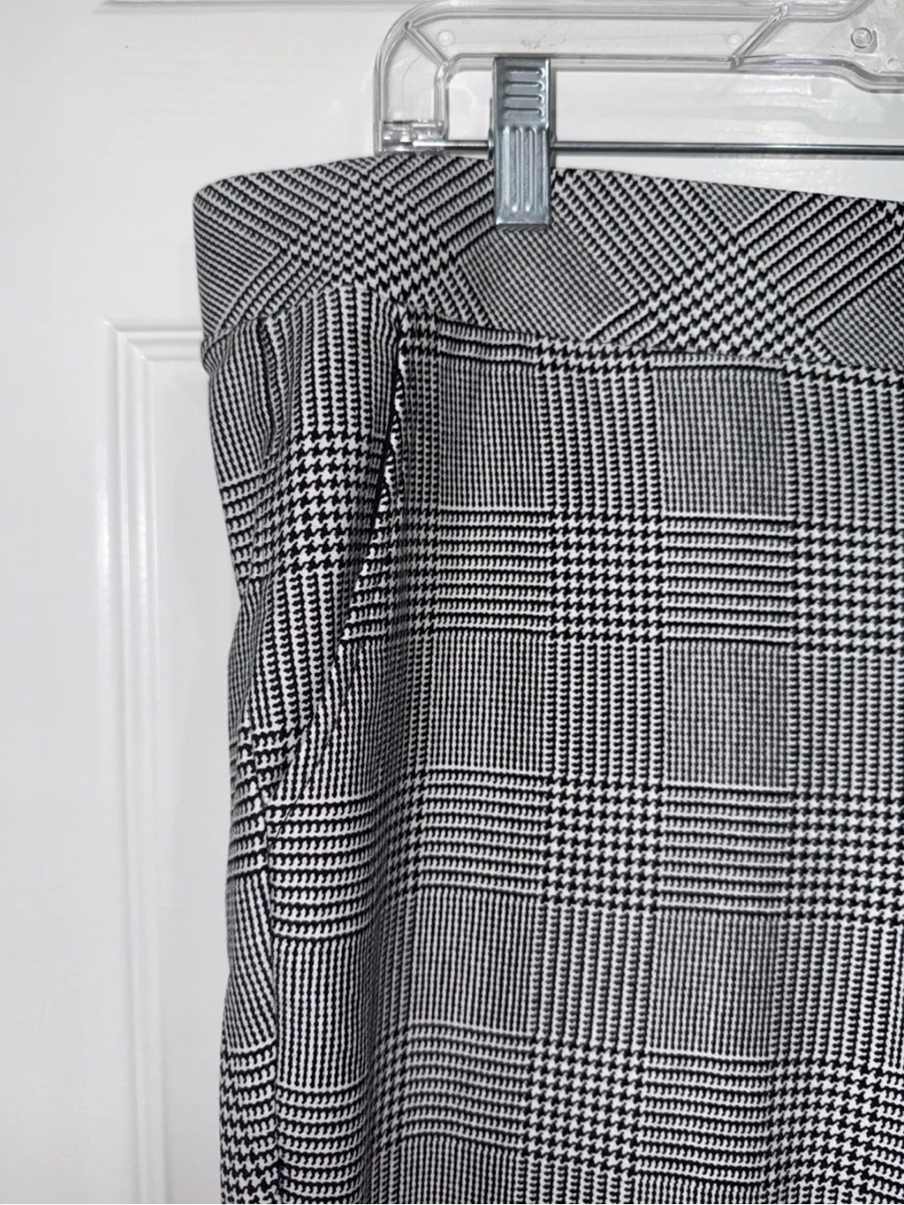 Torrid Women's Sz 2R Pull On Flat Front Career Pant Black / White Houndstooth - Picture 3 of 13